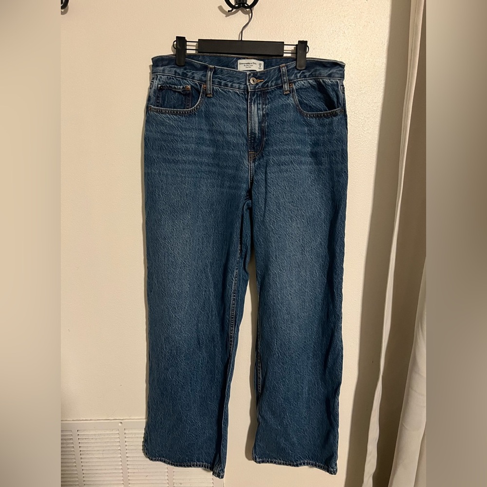 Abercrombie & Fitch Blue Ultra Loose Low Rise Curve Love Jeans Size 29